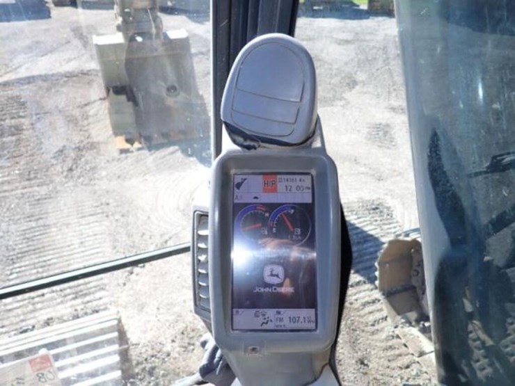 2014-deere-350g-lc-image-11