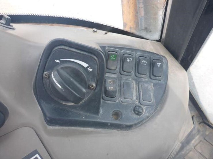 2012-case-580sn-wt-image-18