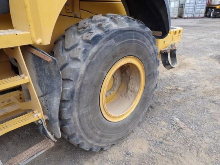 2018-deere-624k-image-43