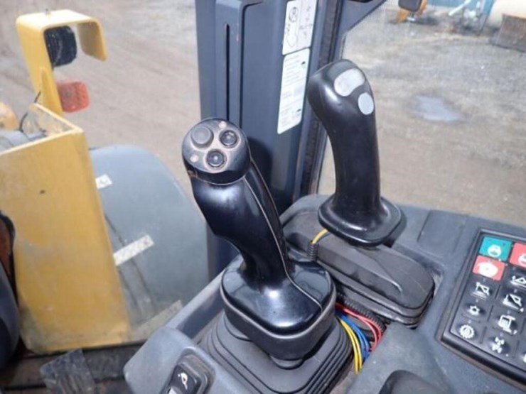 2014-deere-544k-image-15