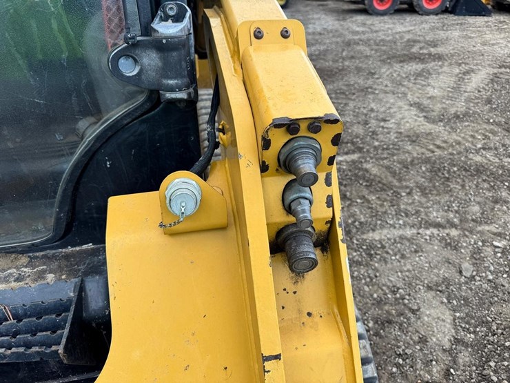 2015-caterpillar-257d-image-12