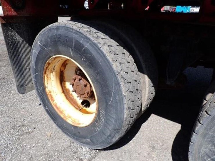 2015-freightliner-108sd-image-75