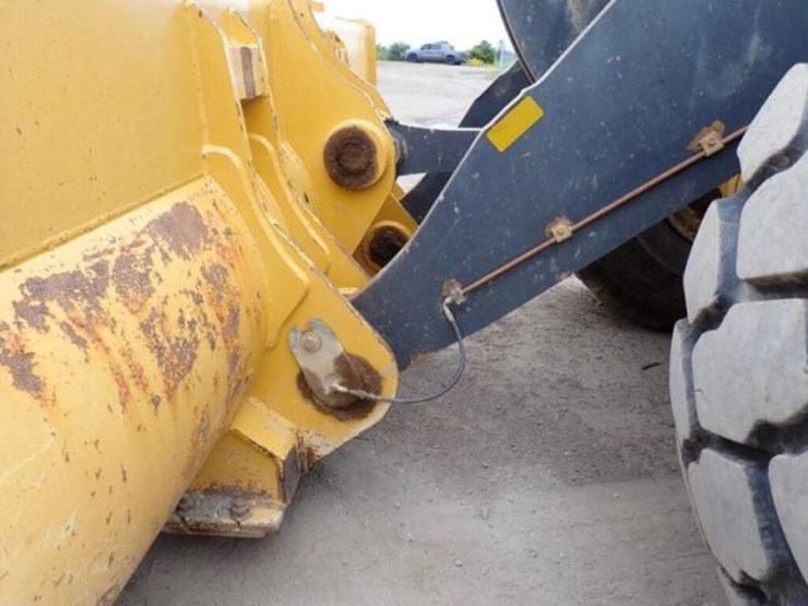 2018-deere-744k-image-27