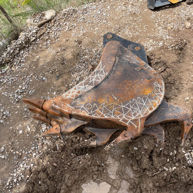 #9177 • Excavator Bucket