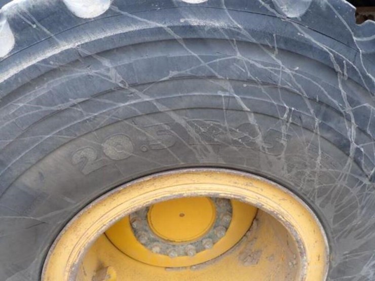 2018-deere-624k-image-35