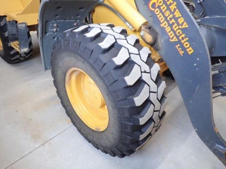 2011-deere-304j-image-14