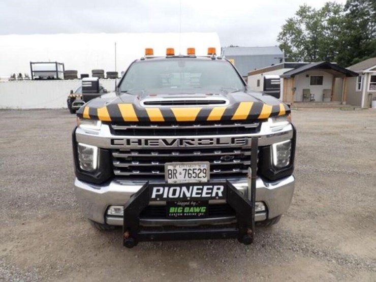 2022-chevrolet-silverado-2500hd-image-3