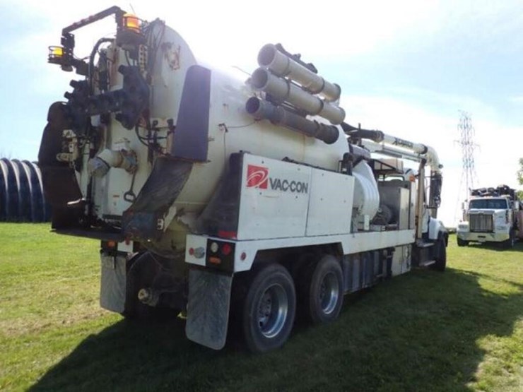 2015-freightliner-114sd-image-4