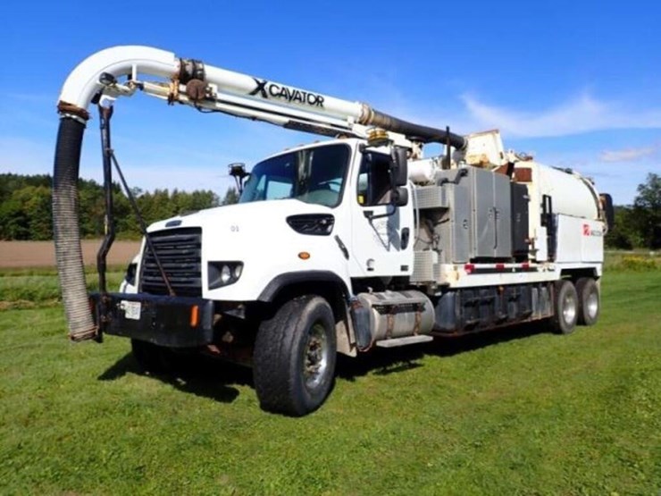2015-freightliner-114sd-image-1