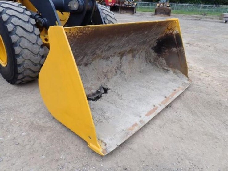 2014-deere-624k-image-31