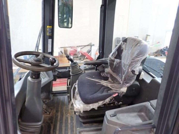 2011-deere-304j-image-5