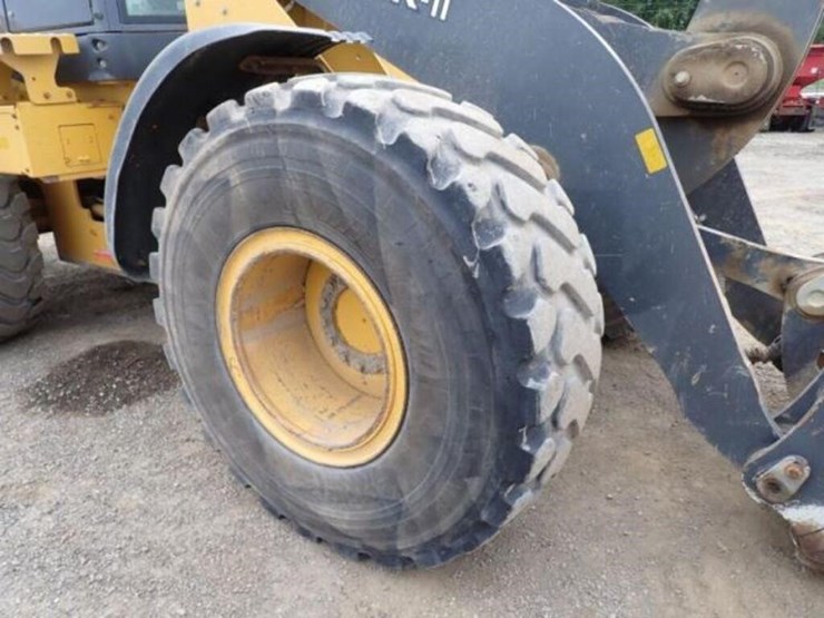2018-deere-624k-image-55