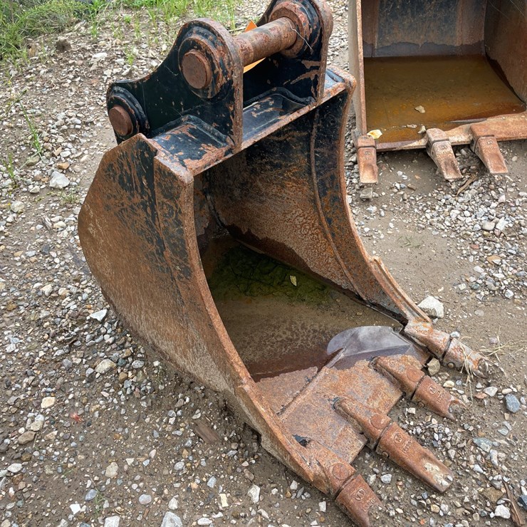 #9175 • Excavator Bucket