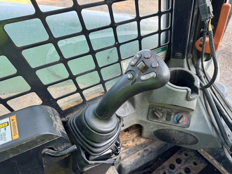 bobcat-t870-image-30