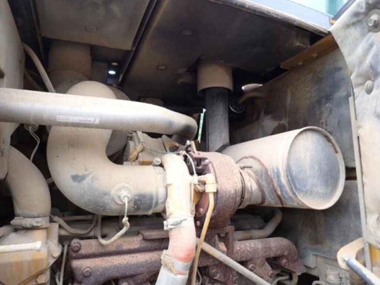 2018-deere-624k-image-57