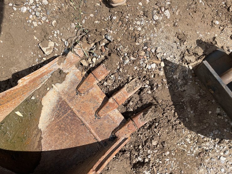 #9175-•-excavator-bucket-image-3