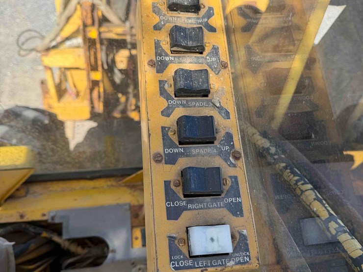 jcb-520m-image-24