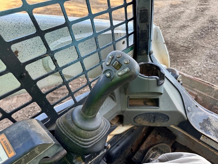 2023-bobcat-t740-image-28