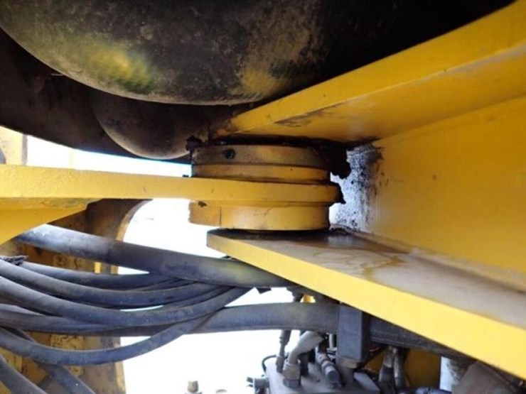 2014-deere-544k-image-38