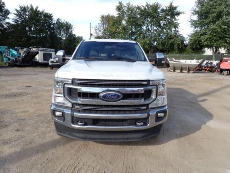 2020-ford-f250-xlt-image-2