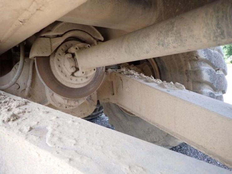 2009-caterpillar-725-image-58