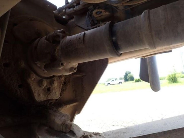 2009-caterpillar-725-image-40