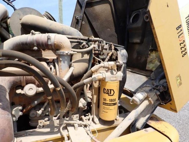 2009-caterpillar-725-image-28