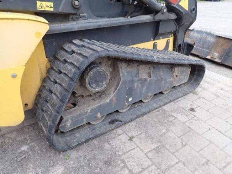 2015-new-holland-c232-image-36