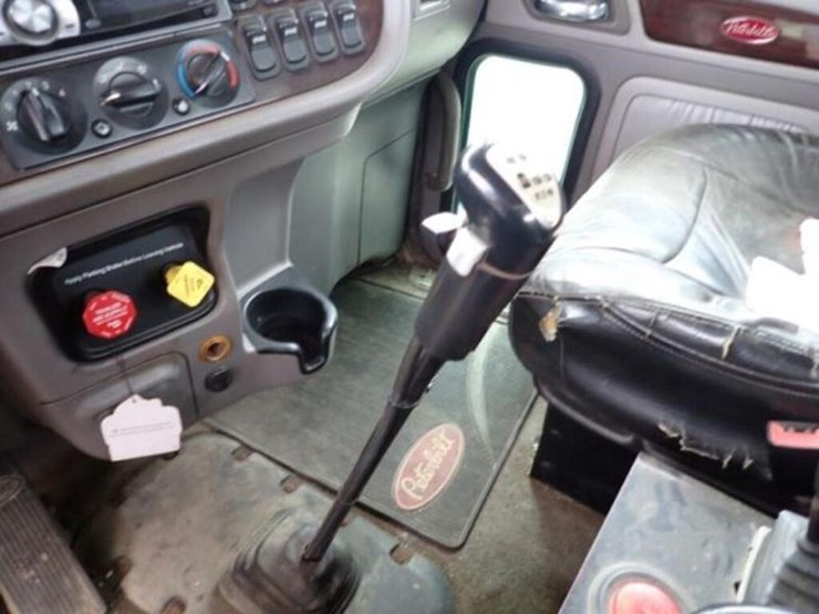 2015-peterbilt-367-image-10