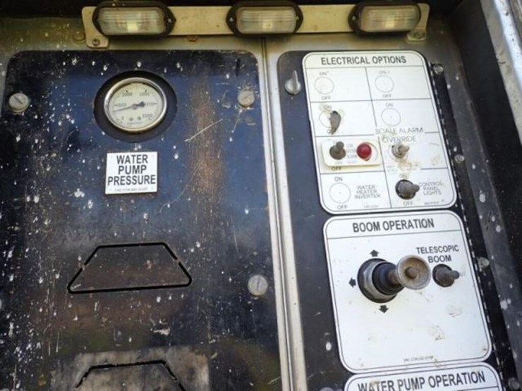 2015-freightliner-114sd-image-46
