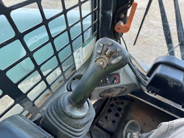 2016-bobcat-s650-image-21