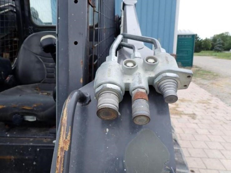 2015-new-holland-c232-image-20