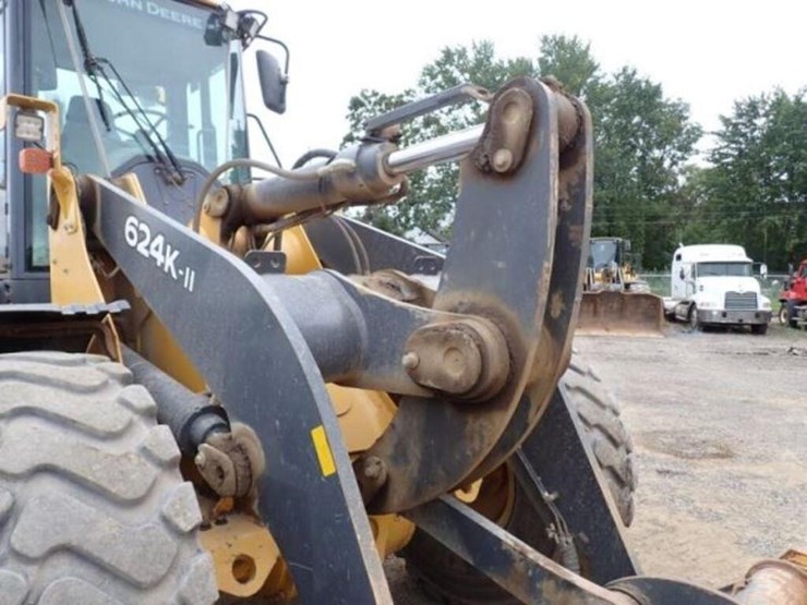 2018-deere-624k-image-33