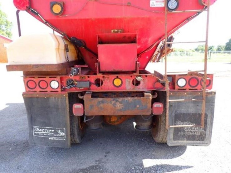 2015-freightliner-108sd-image-71