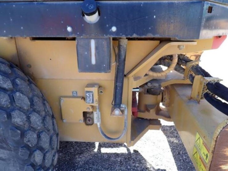 2011-caterpillar-cs44-image-36