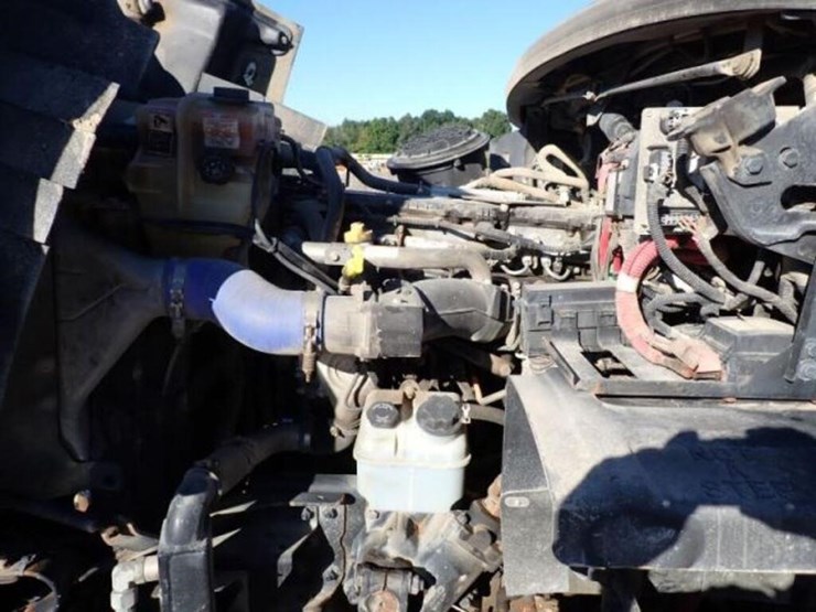 2020-freightliner-114sd-image-16
