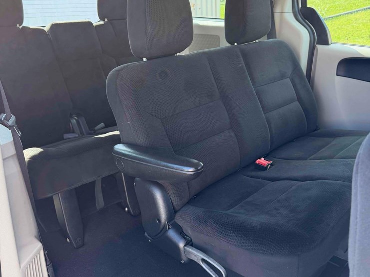 2015-dodge-grand-caravan-image-15