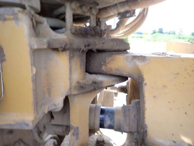 2009-caterpillar-725-image-36