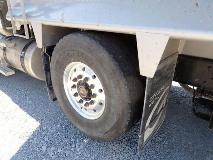 2024-western-star-49x-image-47