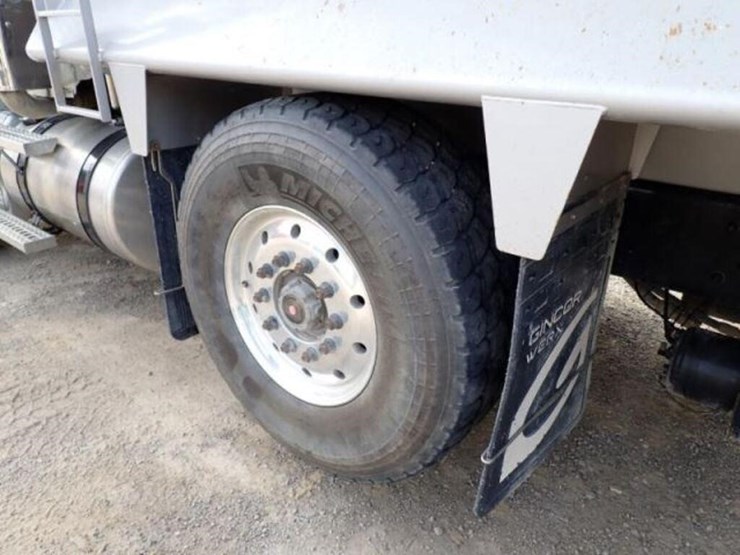 2024-western-star-49x-image-47