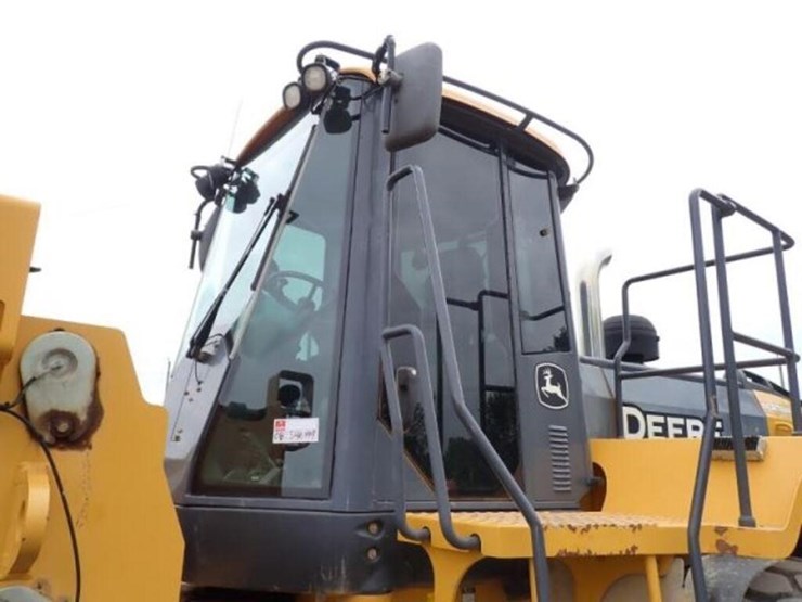 2018-deere-744k-image-23