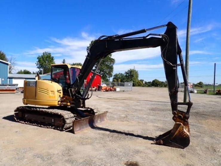 2014-deere-85g-image-2
