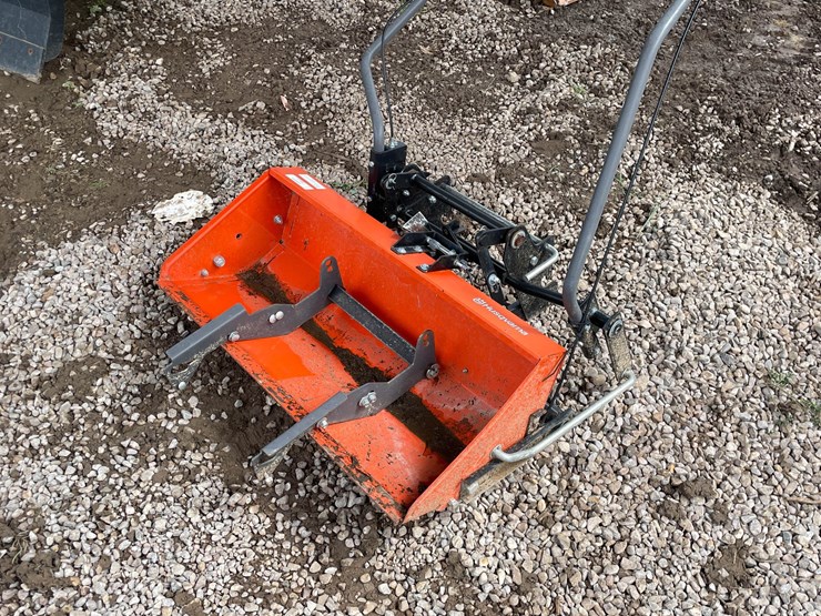 #9182-•-husqvarna-bucket-front-scoop-image-4