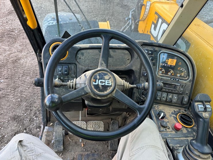 jcb-525-60-image-20