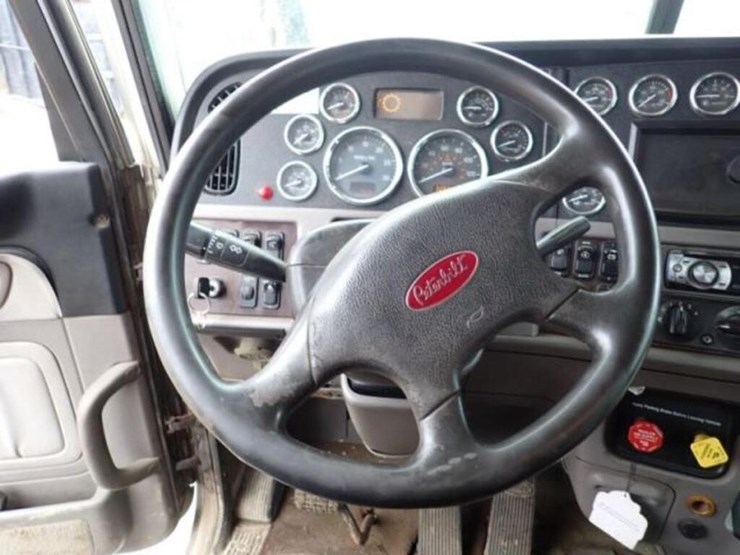 2015-peterbilt-367-image-8