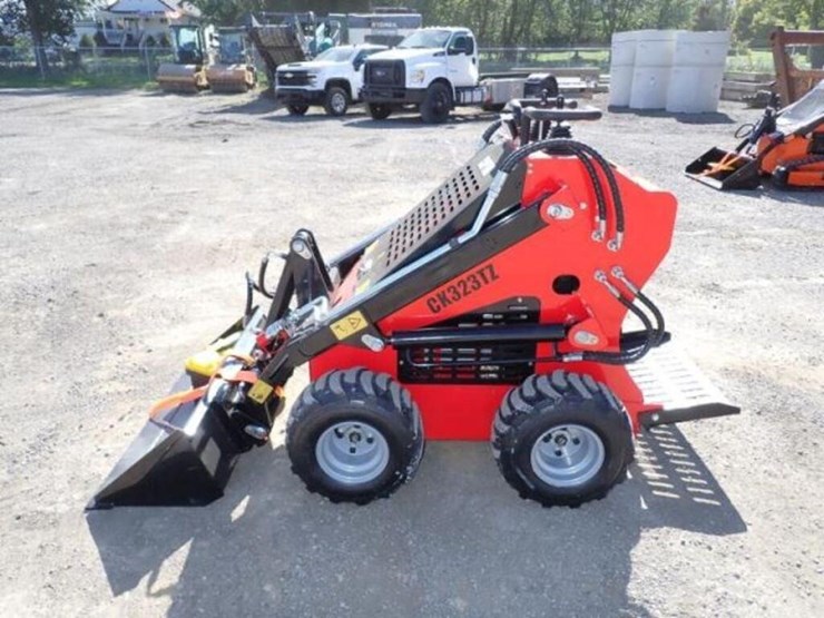 unused-2026-captok-skid-steer-loader-323tz260811-image-8
