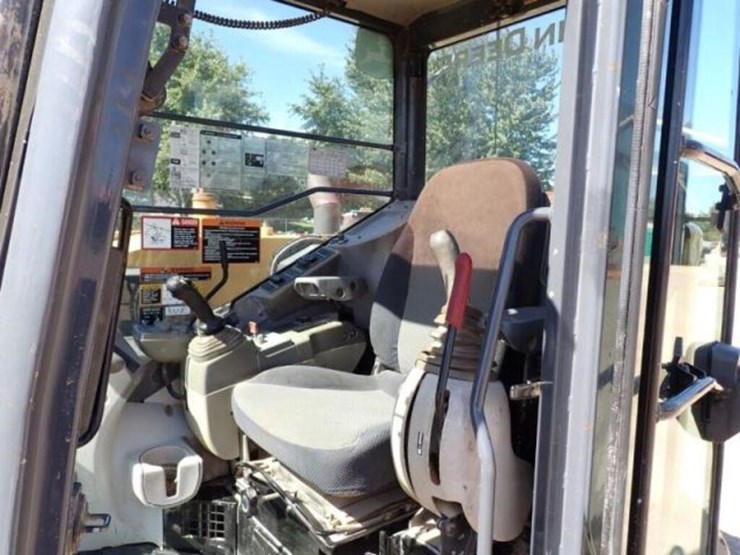 2014-deere-85g-image-16