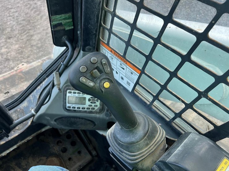 2017-bobcat-t870-image-24