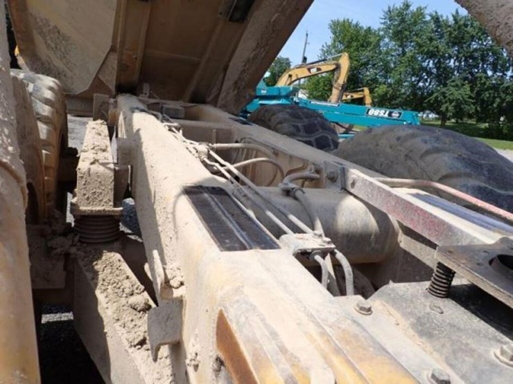 2009-caterpillar-725-image-65