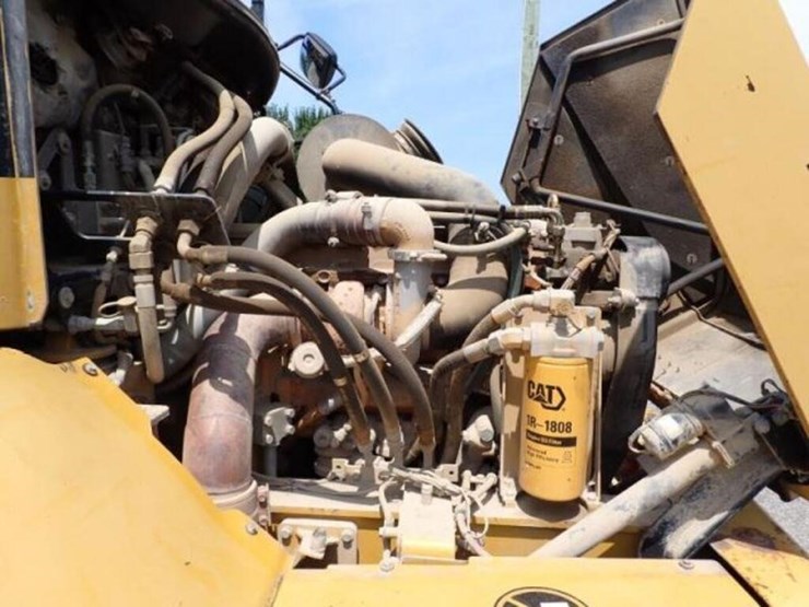 2009-caterpillar-725-image-27